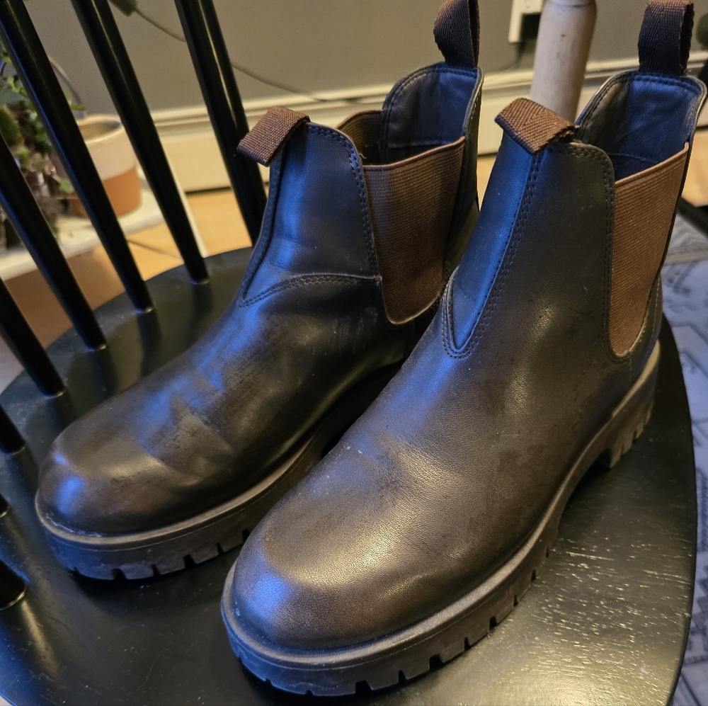 Universal Thread Boots